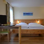Hemetsberger 3*