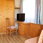 Hemetsberger Konukevi 3*