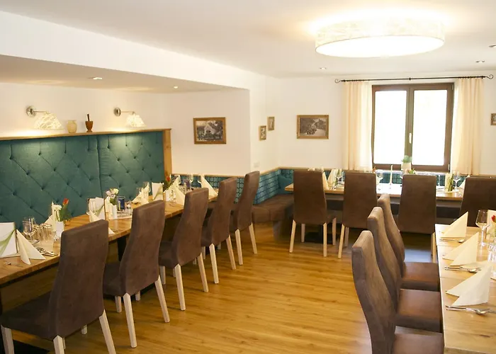 Hemetsberger Konukevi 3*